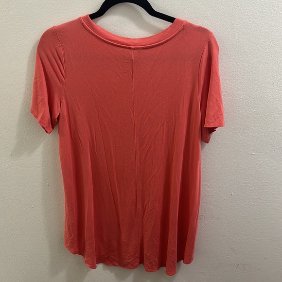 Zenana Top V-Neck Short Sleeves Casual Tee Size Medium - Picture 3 of 4
